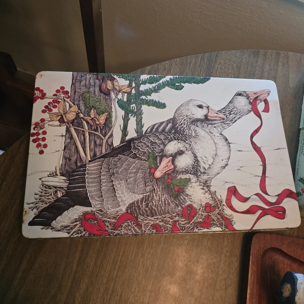 Vintage geese Christmas tin